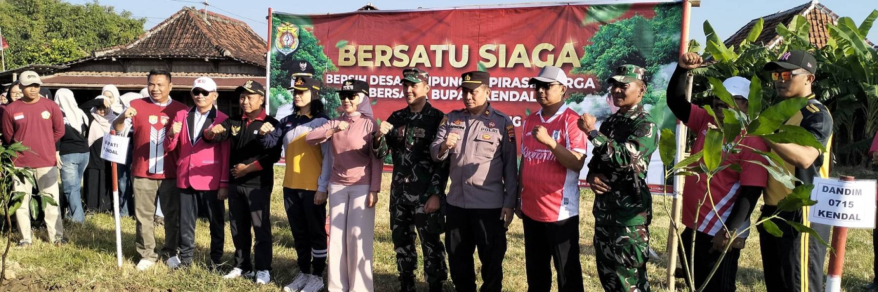 kegiatan BERSATU SIAGA (Bersih Desa Tampung Aspirasi Warga) di Desa Kedunggading Kecamatan Ringinarum