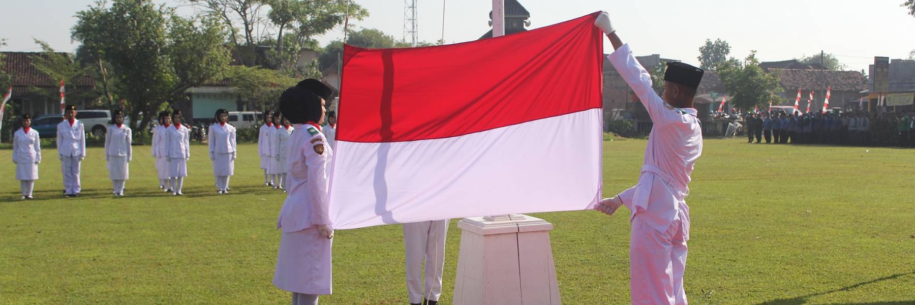 Upacara Pengibaran Bendera Merah Putih Dalam Rangka Peringatan HUT Ke 80 Kemerdekaan Republik Indonesia Tahun 2025 Tingkat Kecamatan Ringinarum