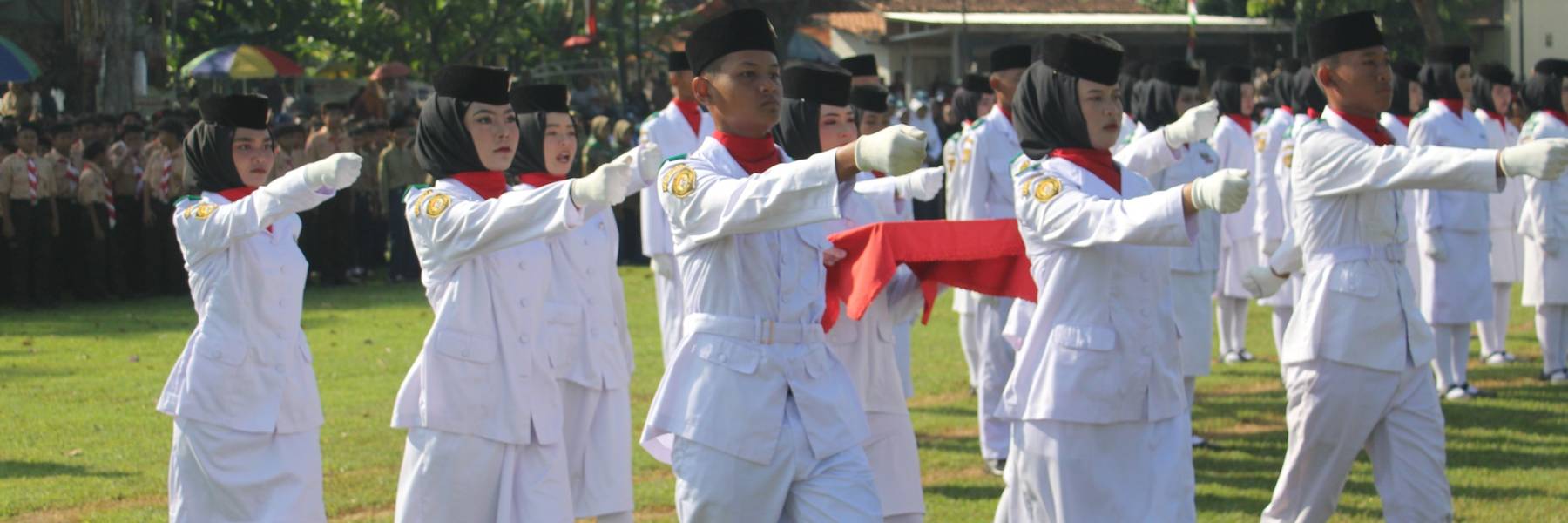 Upacara Pengibaran Bendera Merah Putih Dalam Rangka Peringatan HUT Ke 80 Kemerdekaan Republik Indonesia Tahun 2025 Tingkat Kecamatan Ringinarum