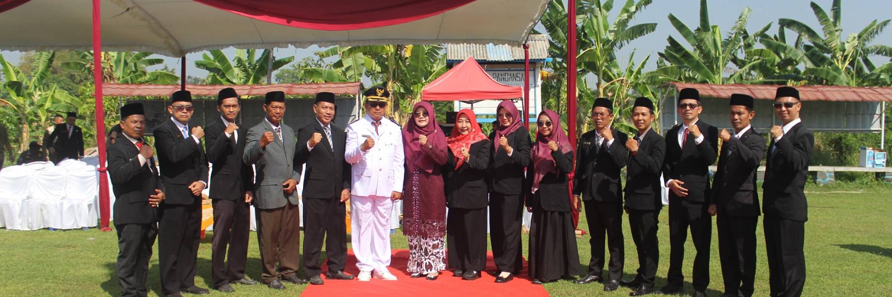 Upacara Pengibaran Bendera Merah Putih Dalam Rangka Peringatan HUT Ke 80 Kemerdekaan Republik Indonesia Tahun 2025 Tingkat Kecamatan Ringinarum