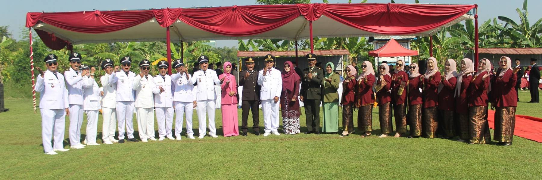 Upacara Pengibaran Bendera Merah Putih Dalam Rangka Peringatan HUT Ke 80 Kemerdekaan Republik Indonesia Tahun 2025 Tingkat Kecamatan Ringinarum